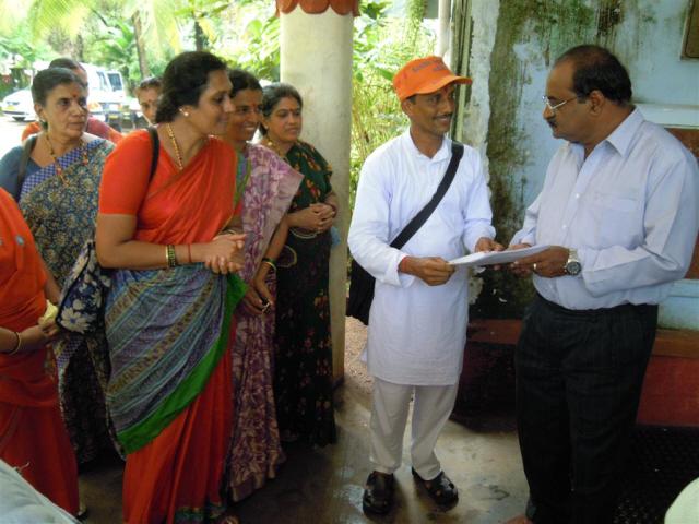 HJS members submitting the protest appeal to the District Collector